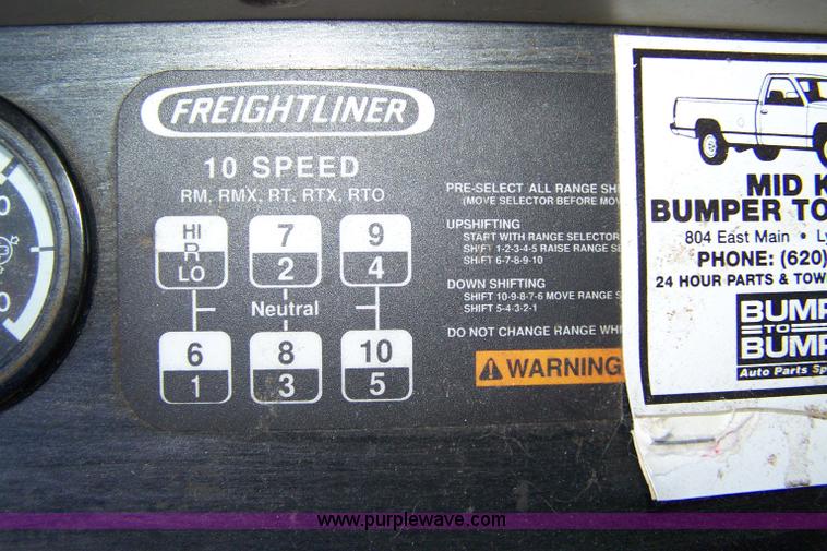 image for item 7500 2003 Freightliner Century Columbia 120 semi truck