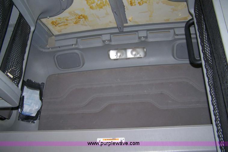 image for item 7500 2003 Freightliner Century Columbia 120 semi truck