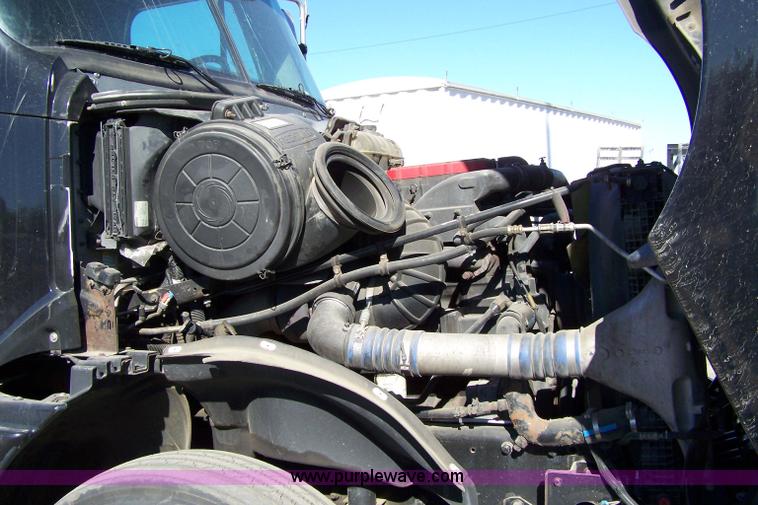 image for item 7500 2003 Freightliner Century Columbia 120 semi truck