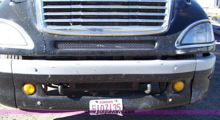 image for item 7500 2003 Freightliner Century Columbia 120 semi truck