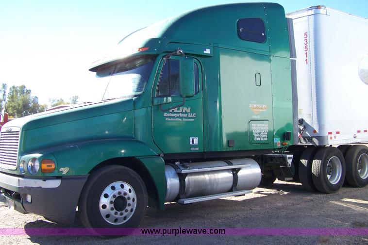 image for item 7504 2003 Freightliner Century Class ST120 semi truck