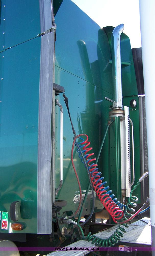 image for item 7504 2003 Freightliner Century Class ST120 semi truck