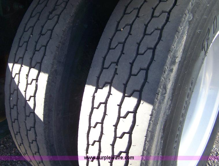 image for item 7504 2003 Freightliner Century Class ST120 semi truck