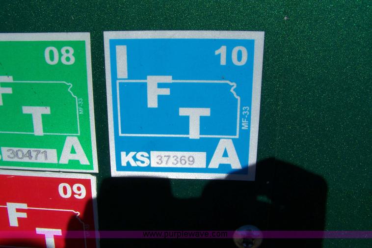 image for item 7504 2003 Freightliner Century Class ST120 semi truck