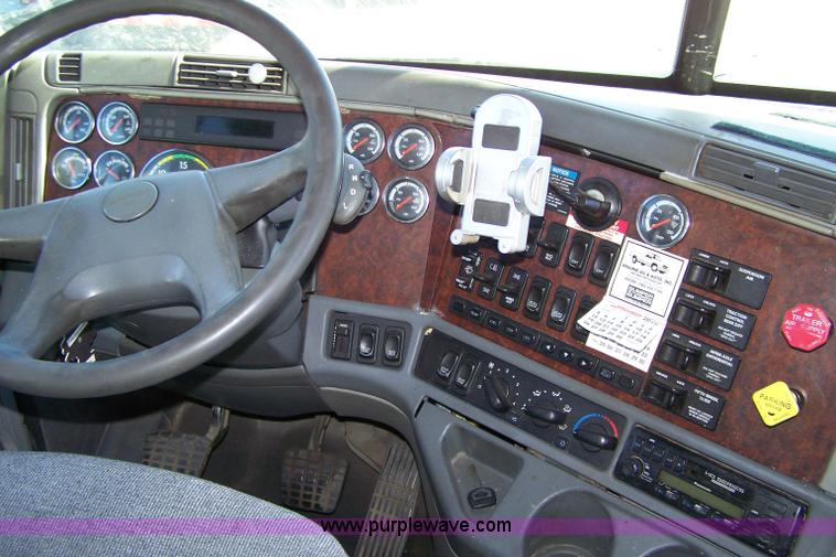 image for item 7504 2003 Freightliner Century Class ST120 semi truck