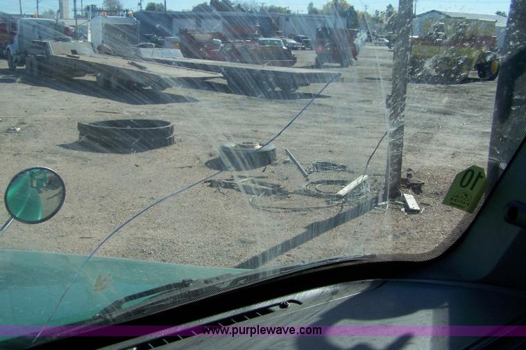 image for item 7504 2003 Freightliner Century Class ST120 semi truck