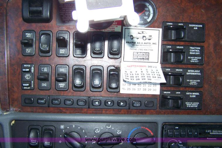 image for item 7504 2003 Freightliner Century Class ST120 semi truck