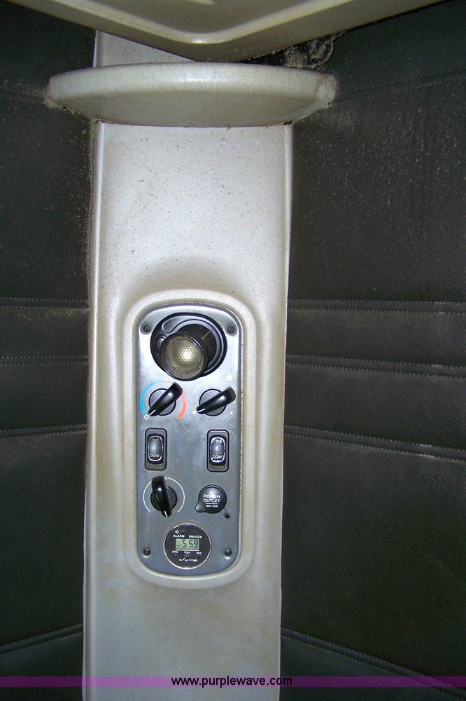 image for item 7504 2003 Freightliner Century Class ST120 semi truck