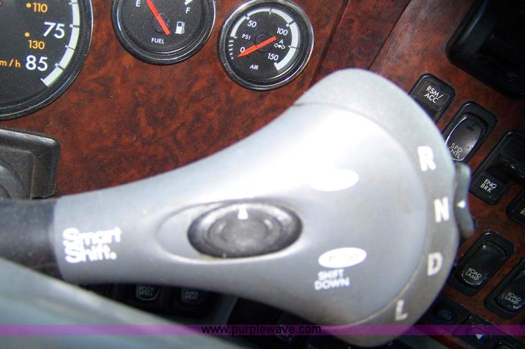 image for item 7504 2003 Freightliner Century Class ST120 semi truck