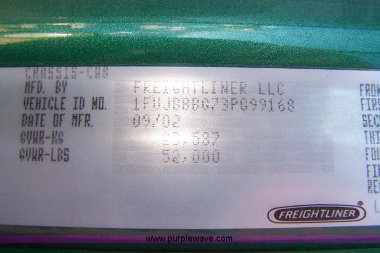 image for item 7504 2003 Freightliner Century Class ST120 semi truck