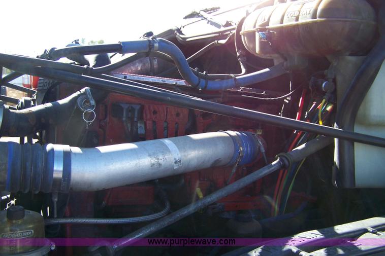 image for item 7504 2003 Freightliner Century Class ST120 semi truck