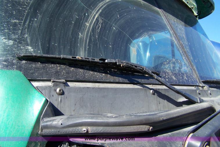 image for item 7504 2003 Freightliner Century Class ST120 semi truck