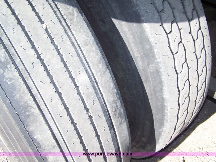 image for item 7504 2003 Freightliner Century Class ST120 semi truck