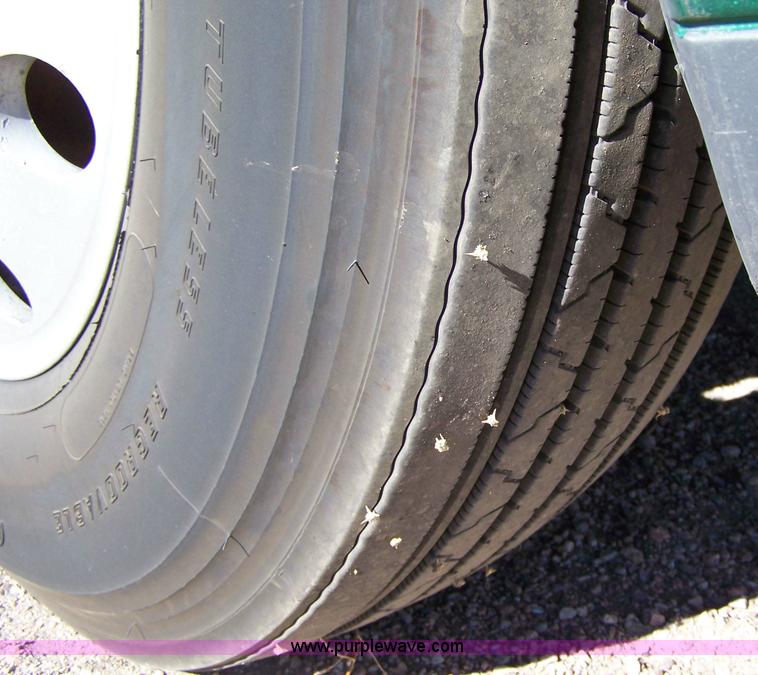 image for item 7504 2003 Freightliner Century Class ST120 semi truck