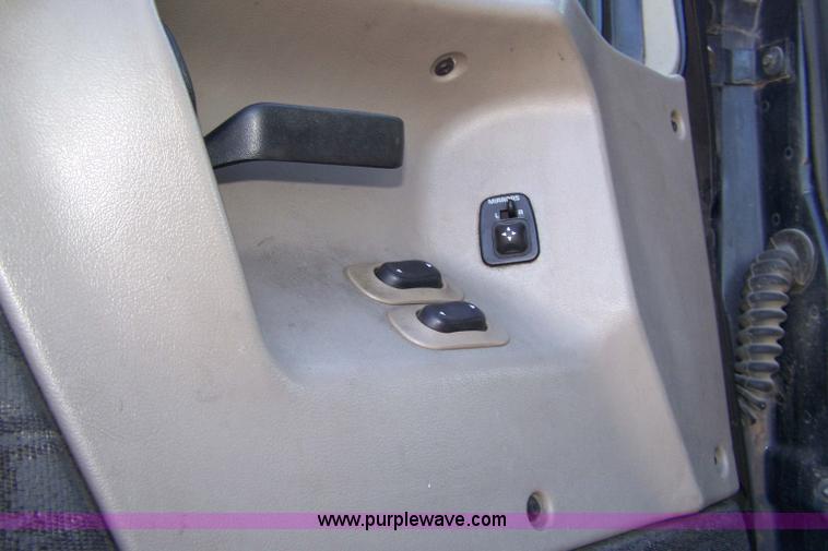 image for item 7506 2001 Sterling ST9500 semi truck