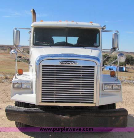 image for item 8275 2000 Freightliner FLD11264SD semi truck