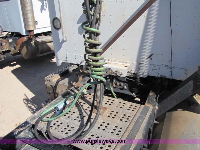 image for item 8275 2000 Freightliner FLD11264SD semi truck