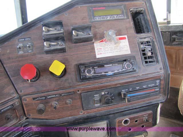 image for item 8275 2000 Freightliner FLD11264SD semi truck