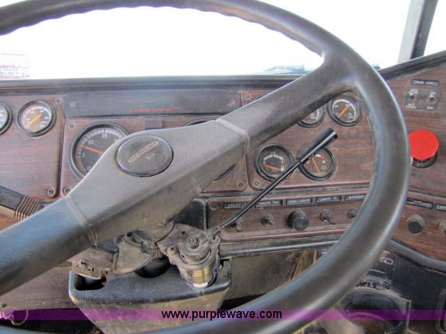 image for item 8275 2000 Freightliner FLD11264SD semi truck