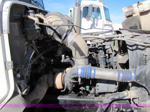 image for item 8275 2000 Freightliner FLD11264SD semi truck