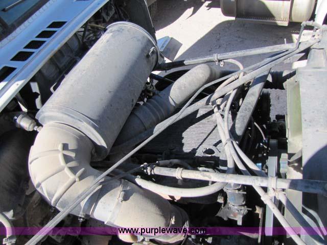 image for item 8275 2000 Freightliner FLD11264SD semi truck