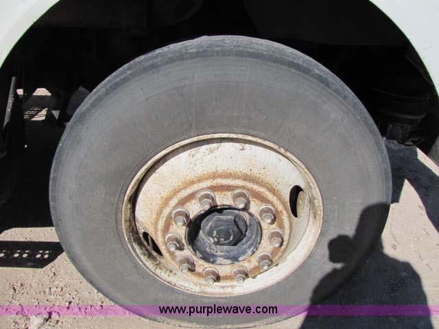 image for item 8275 2000 Freightliner FLD11264SD semi truck