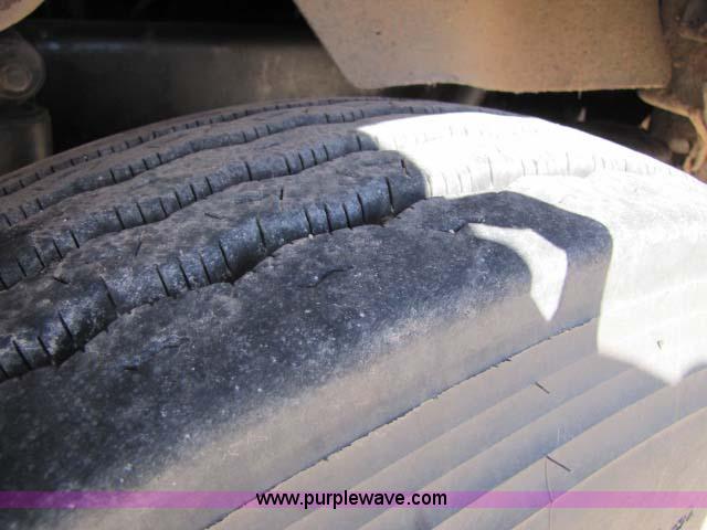 image for item 8275 2000 Freightliner FLD11264SD semi truck