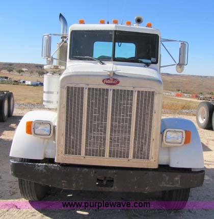 image for item 8276 1991 Peterbilt 357 semi truck