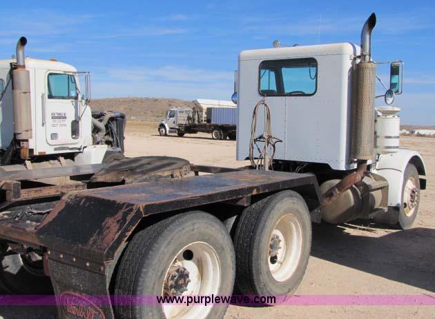 image for item 8276 1991 Peterbilt 357 semi truck