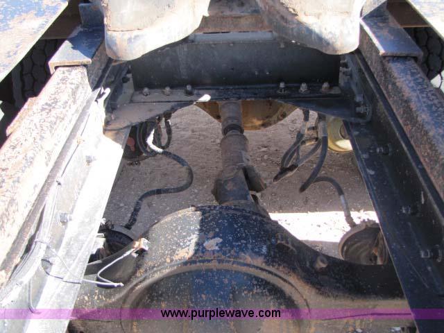 image for item 8276 1991 Peterbilt 357 semi truck