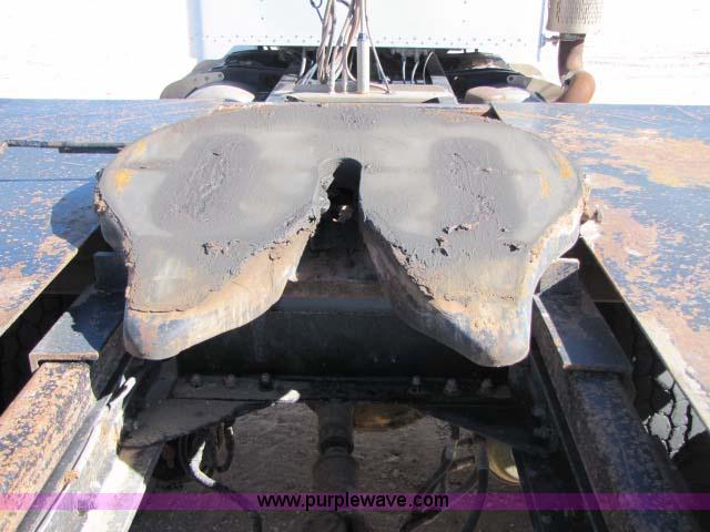 image for item 8276 1991 Peterbilt 357 semi truck