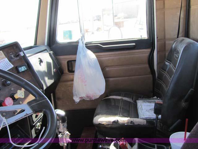 image for item 8276 1991 Peterbilt 357 semi truck