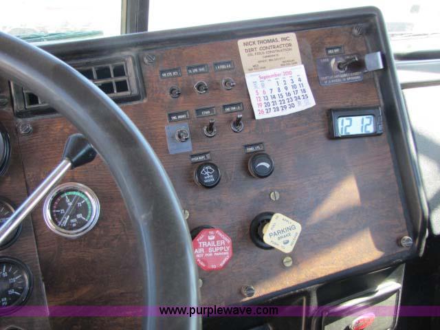 image for item 8276 1991 Peterbilt 357 semi truck