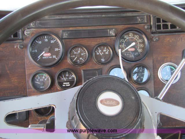 image for item 8276 1991 Peterbilt 357 semi truck