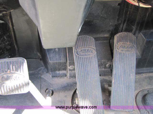 image for item 8276 1991 Peterbilt 357 semi truck