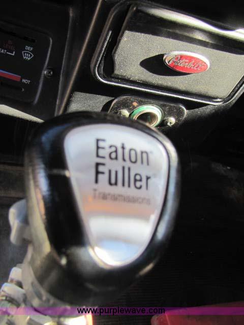 image for item 8276 1991 Peterbilt 357 semi truck