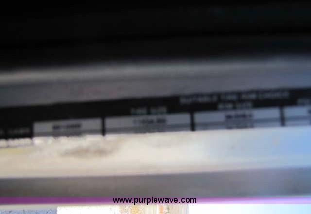 image for item 8276 1991 Peterbilt 357 semi truck