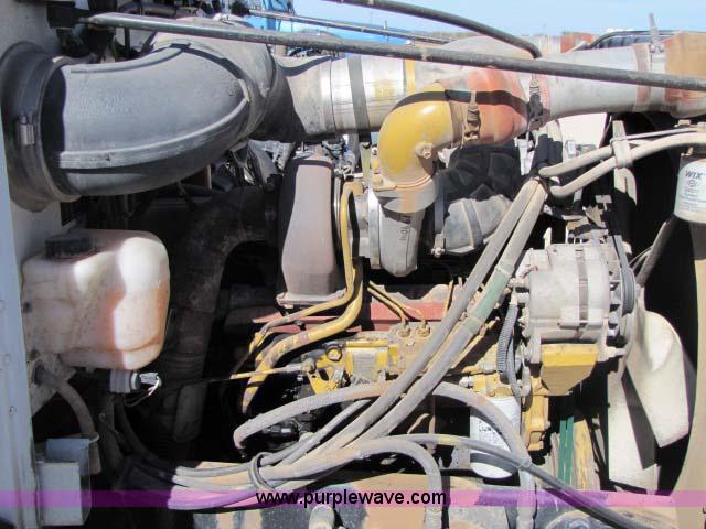 image for item 8276 1991 Peterbilt 357 semi truck