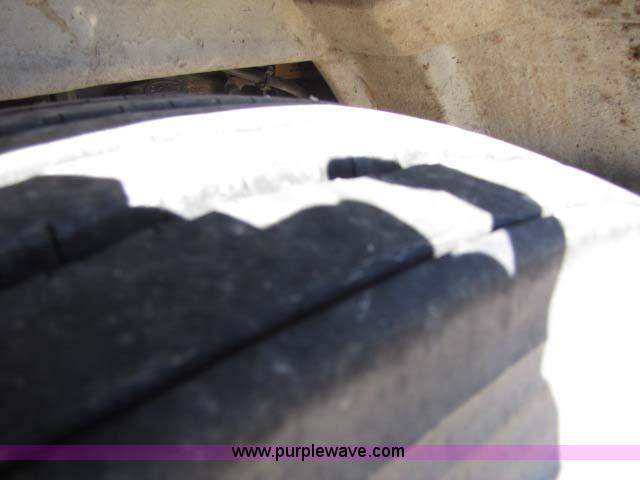 image for item 8276 1991 Peterbilt 357 semi truck