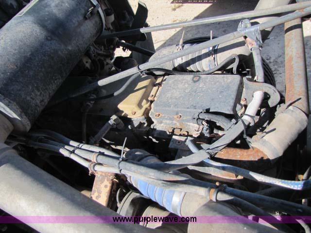 image for item 8277 1996 Freightliner FLD12064ST semi truck