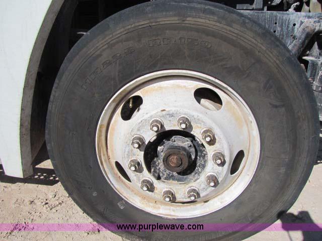 image for item 8277 1996 Freightliner FLD12064ST semi truck