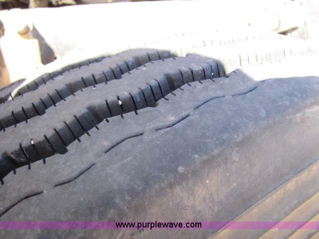 image for item 8277 1996 Freightliner FLD12064ST semi truck