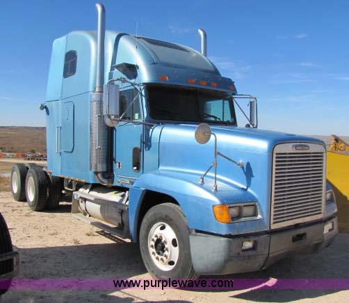 image for item 8278 1999 Freightliner FLD12064ST semi truck