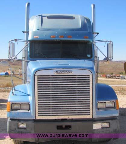 image for item 8278 1999 Freightliner FLD12064ST semi truck