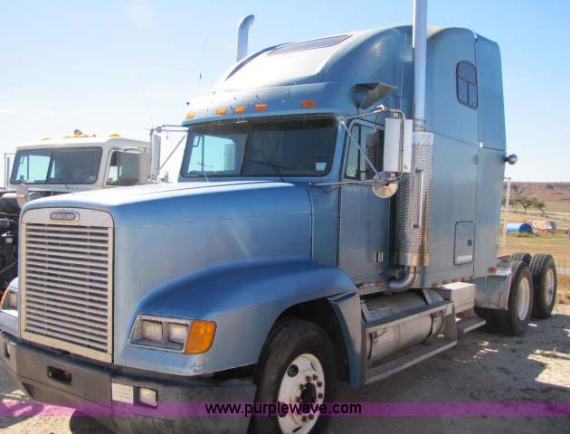 image for item 8278 1999 Freightliner FLD12064ST semi truck