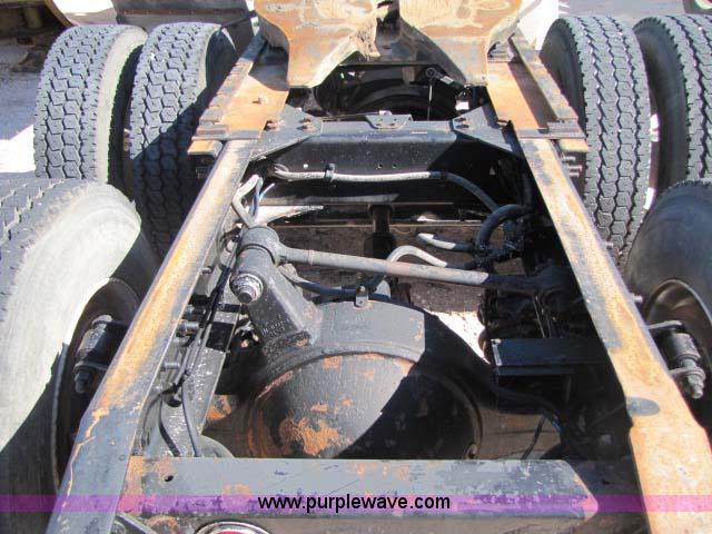 image for item 8278 1999 Freightliner FLD12064ST semi truck