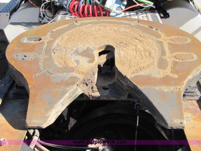 image for item 8278 1999 Freightliner FLD12064ST semi truck