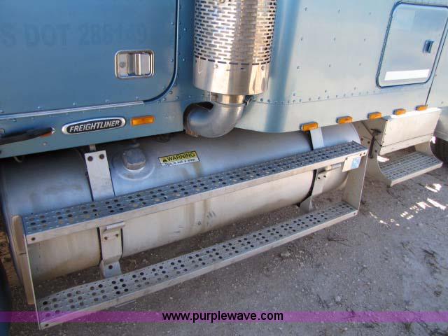 image for item 8278 1999 Freightliner FLD12064ST semi truck