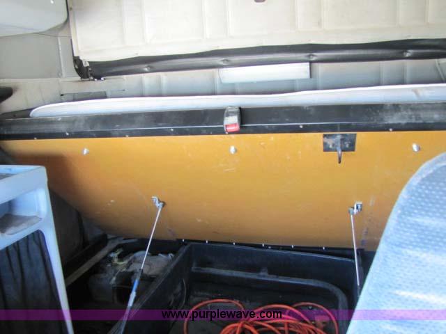 image for item 8278 1999 Freightliner FLD12064ST semi truck