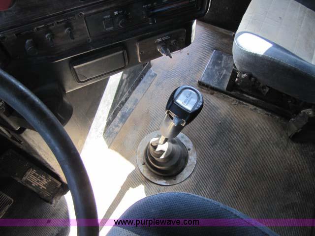 image for item 8278 1999 Freightliner FLD12064ST semi truck